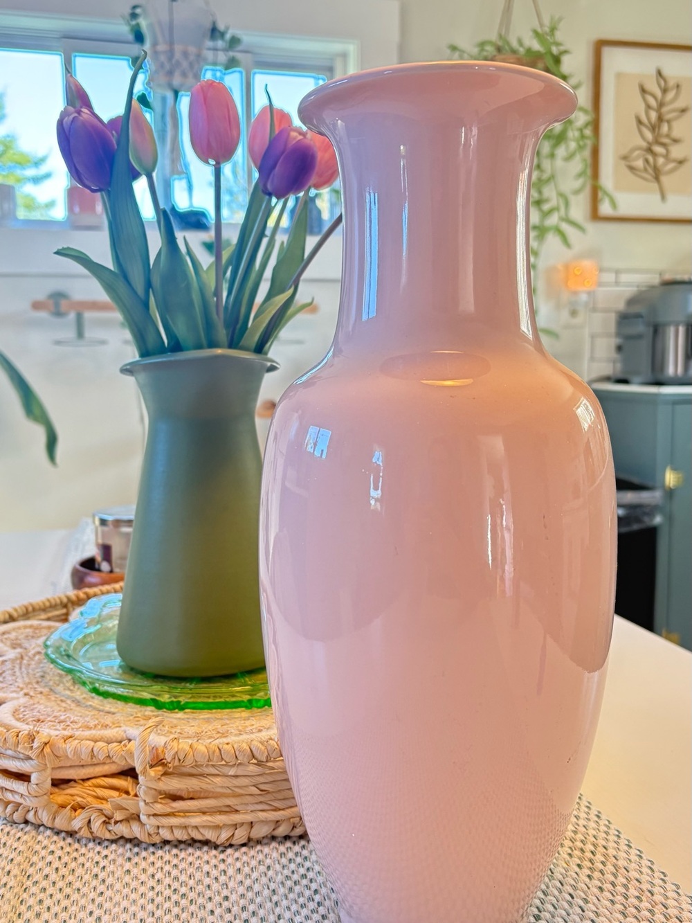 Classic Pink Glass Vase - Elegant Home Accent